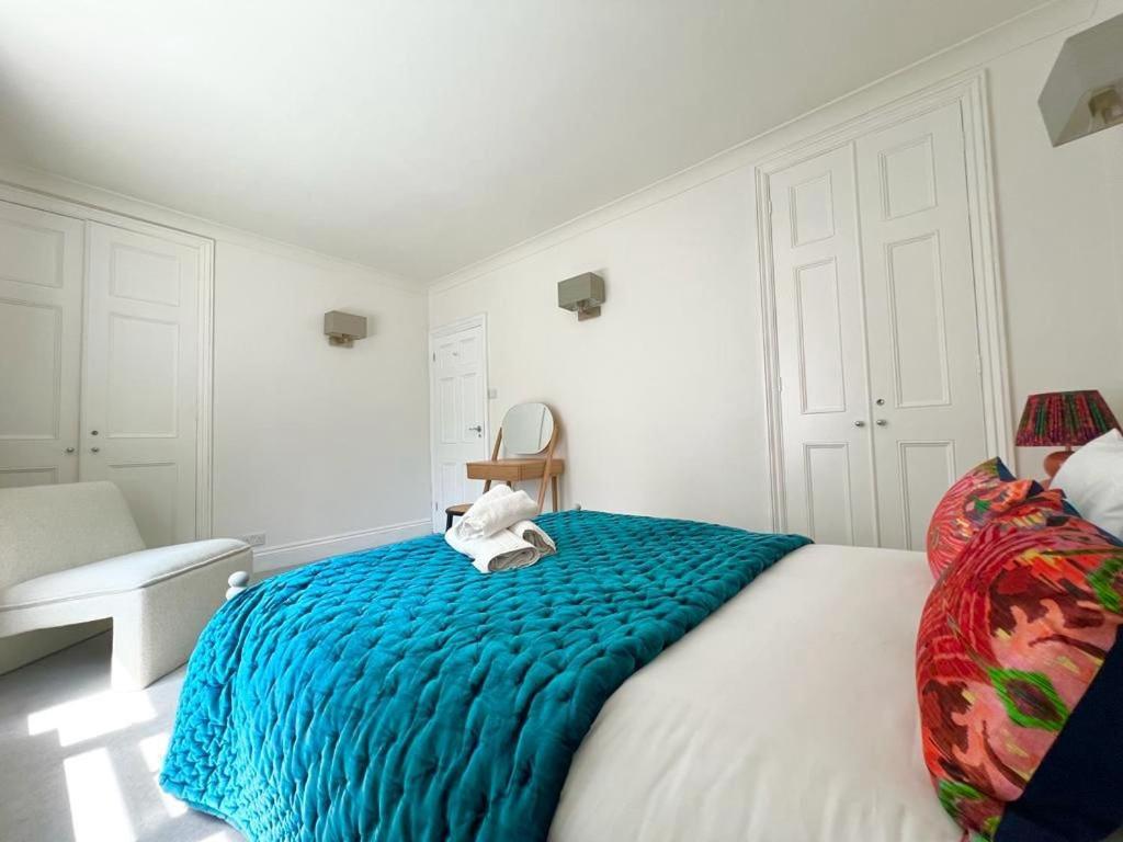 Split Level 2 Bed Apartment- Mayfair Апартаменты *