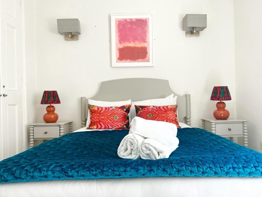 Split Level 2 Bed Apartment- Mayfair Londres