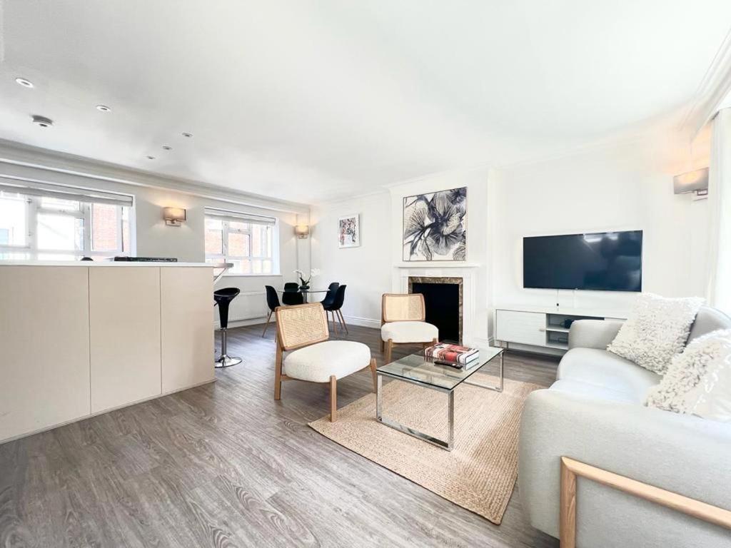 Апартаменты Split Level 2 Bed Apartment- Mayfair *
